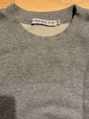 My Mum Made It Logo Embroidered Heather Grey Crewneck Sweatshirt Sz Medium